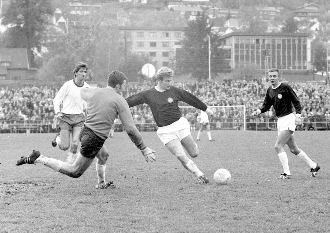 Strømsgodset-Hamkam i semifinalen oktober 1970. Steinar Pettersen.Foto: Tore Jan Johnsen