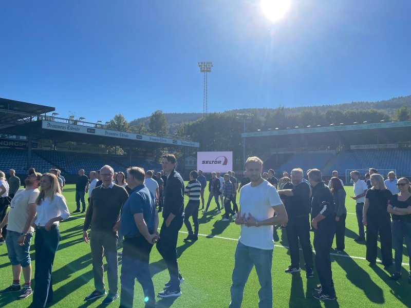 Full trøkk på banen under funksjonærsamling med Seltor!