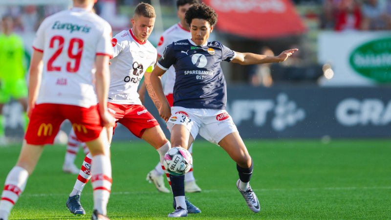 Samuel Silalahi under eliteseriekampen mellom Fredrikstad og Strømsgodset. Foto: Thomas Andersen / NTB